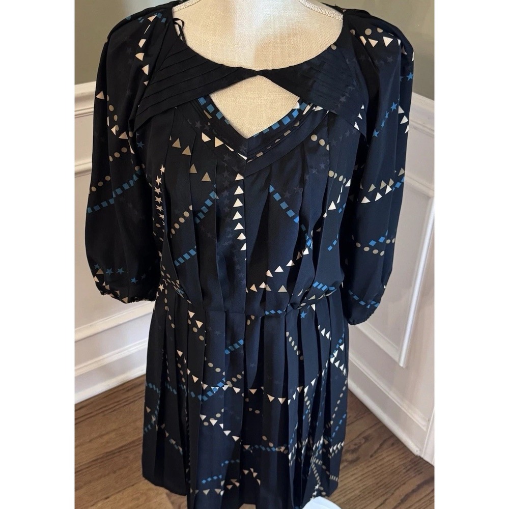Black Pleated Geometric Star Print Cutout Neckline Dress 3/4 Sleeve Waist sz 8